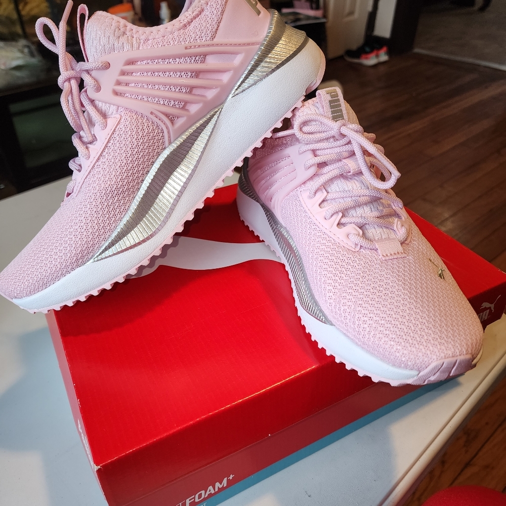 Athletic shoe